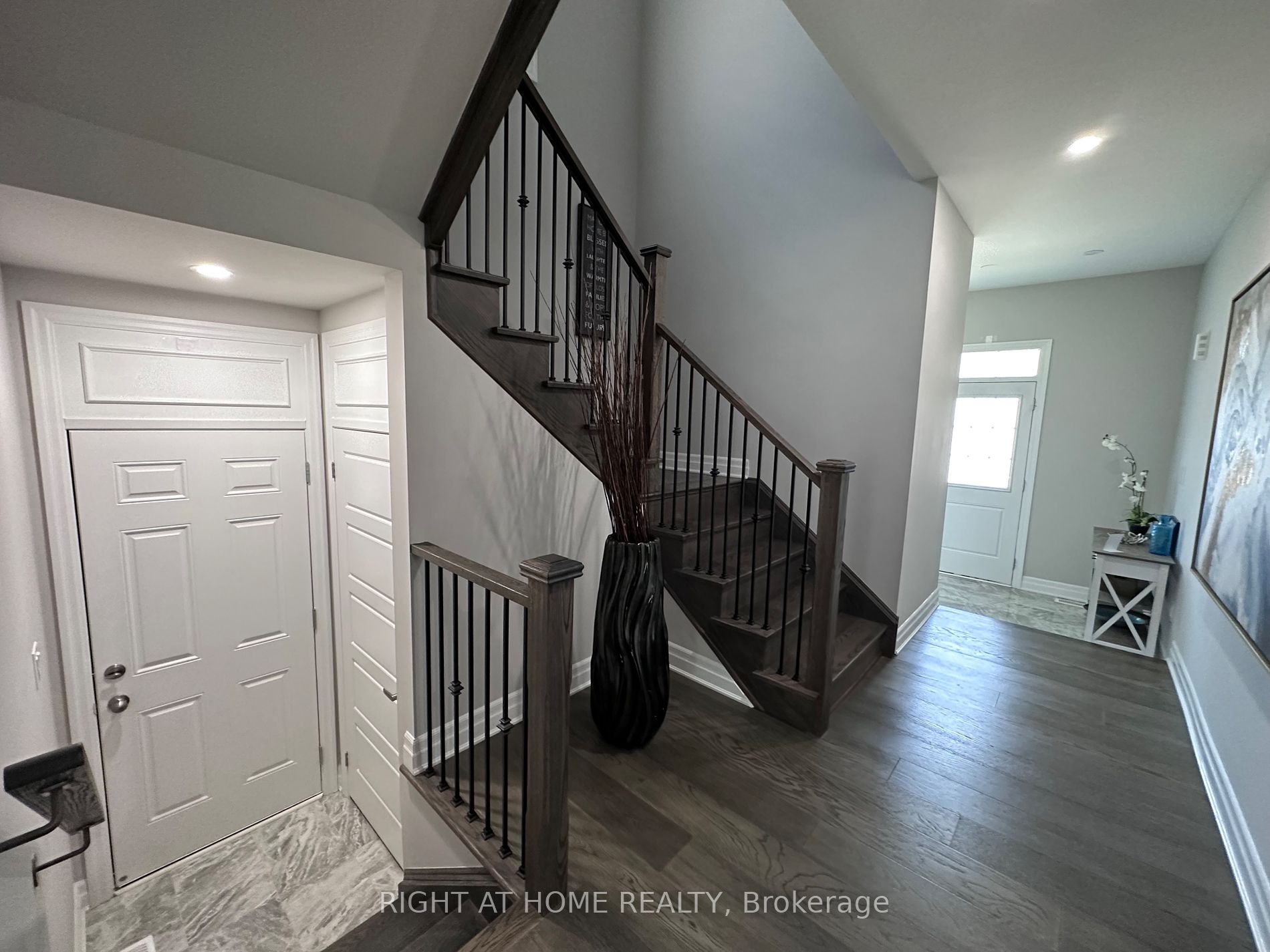 483 Violet Gate