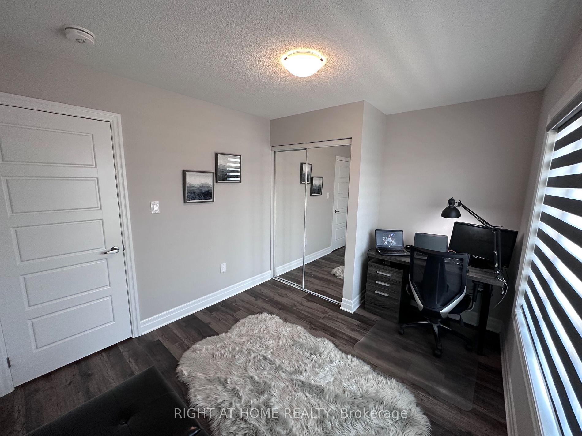 483 Violet Gate