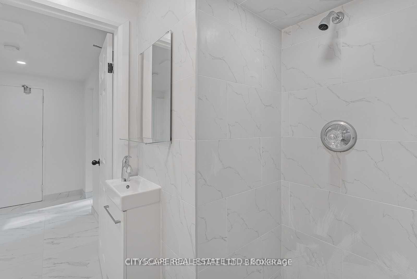 2724 Lake Shore Boulevard W, #Lower