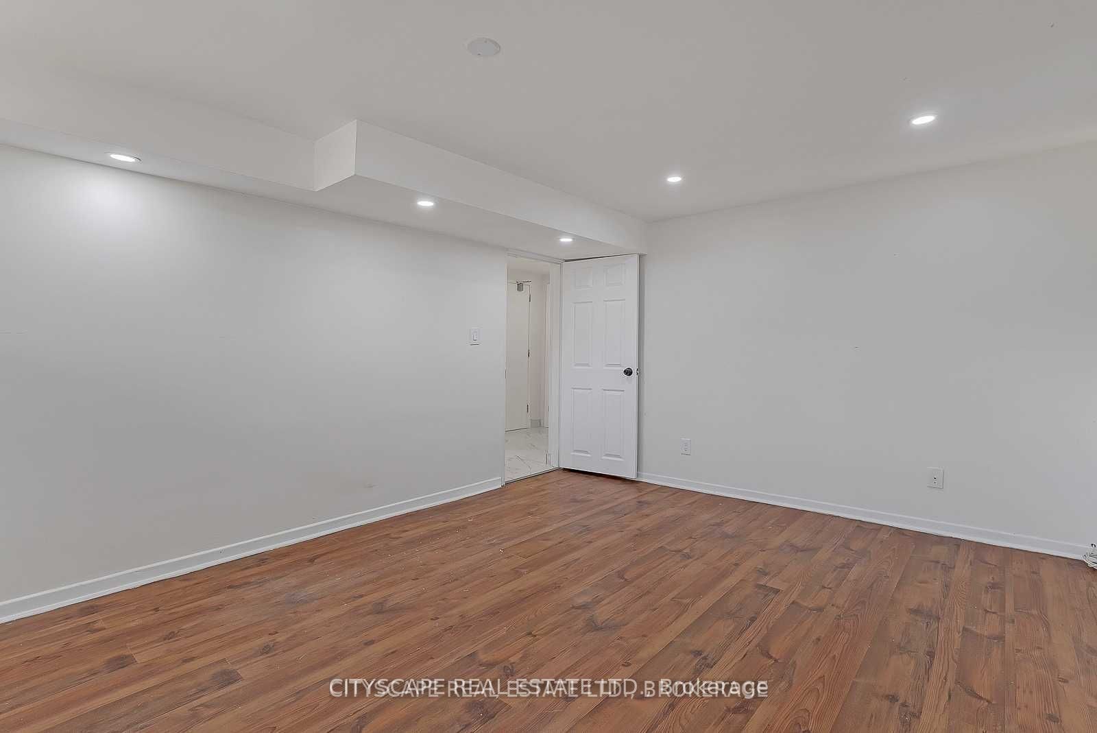 2724 Lake Shore Boulevard W, #Lower