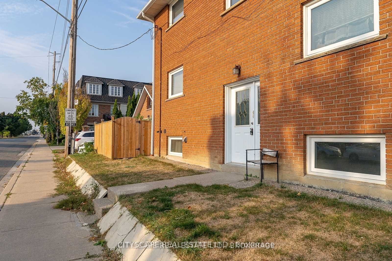 2724 Lake Shore Boulevard W, #Lower