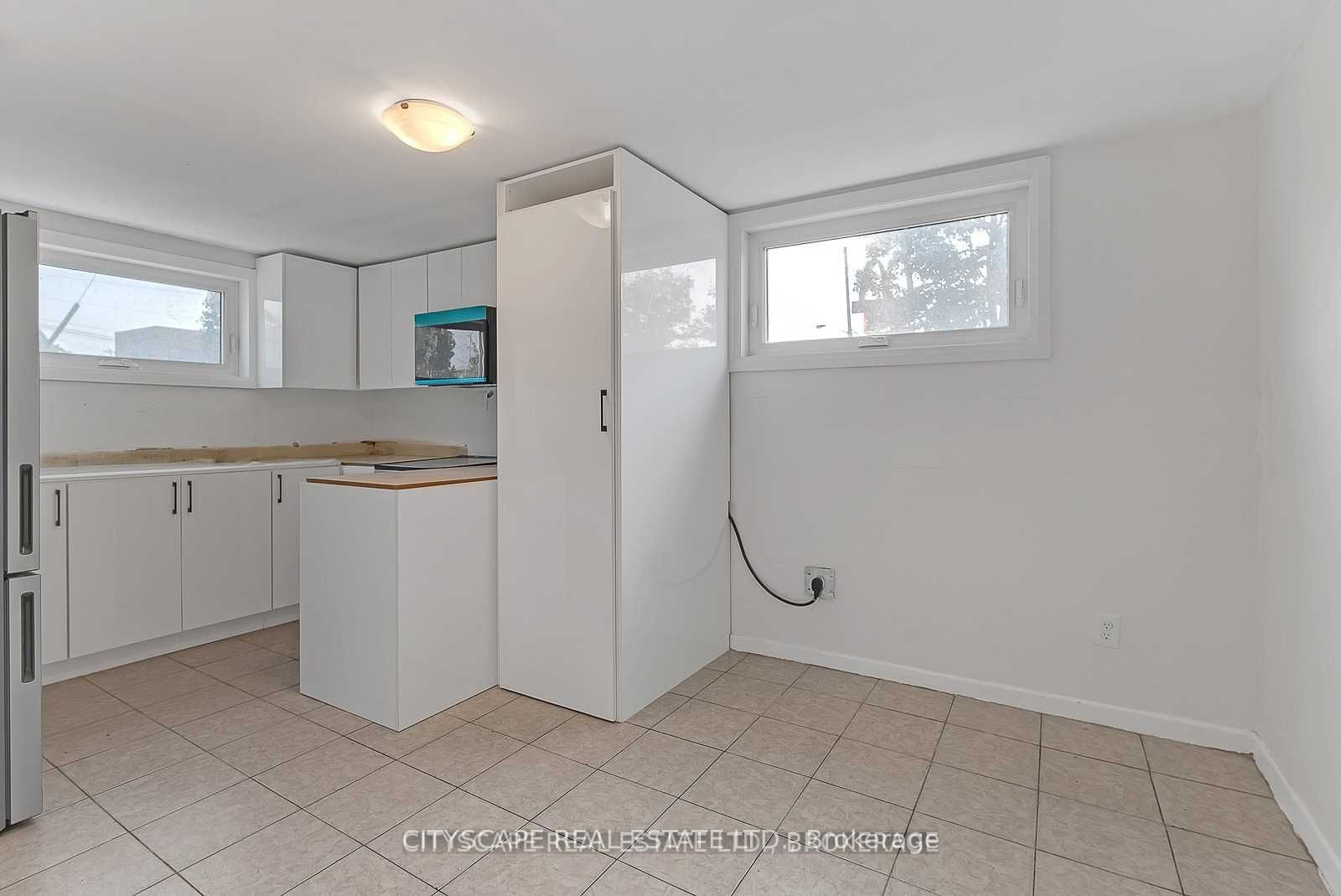 2724 Lake Shore Boulevard W, #Lower