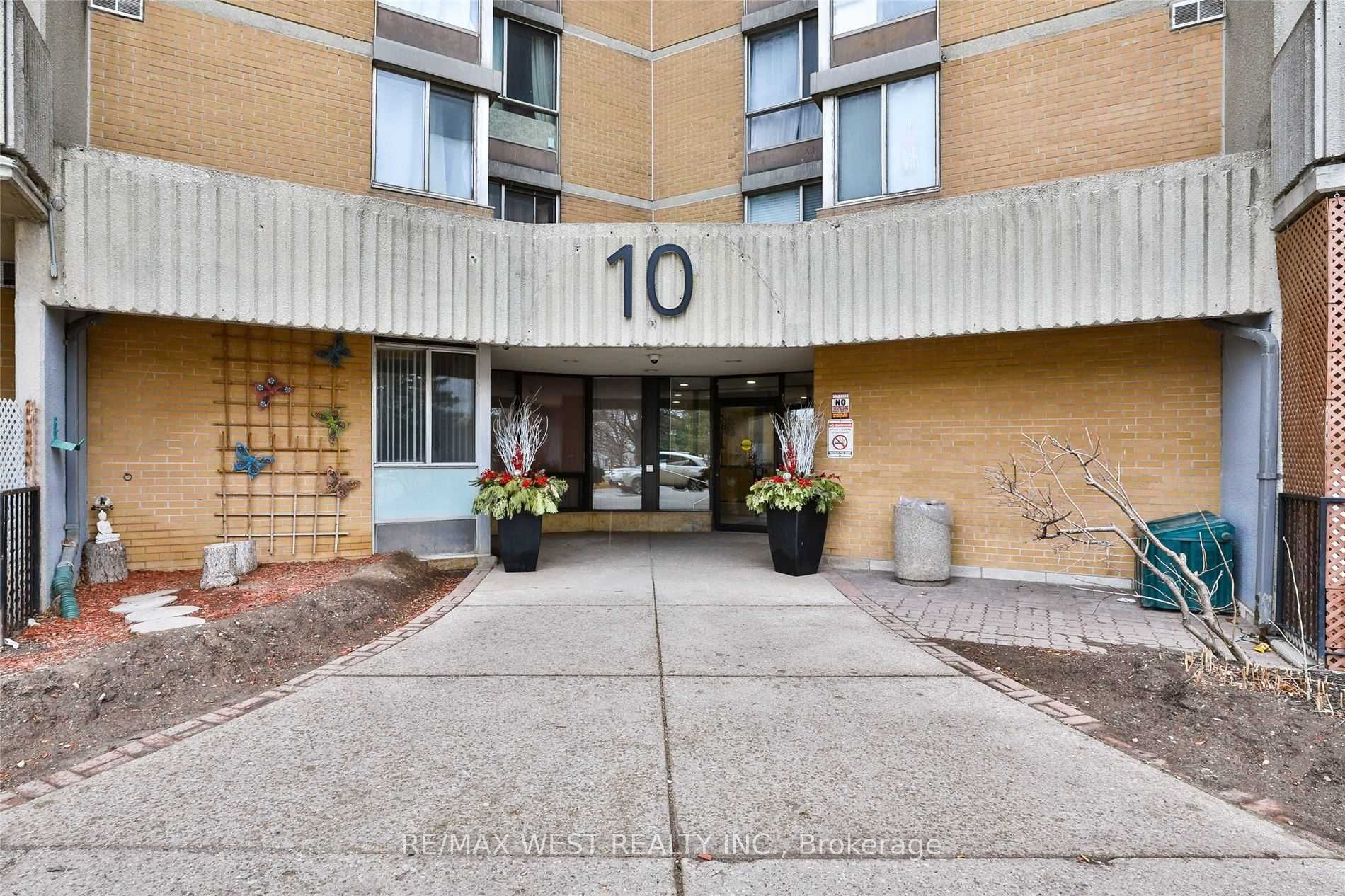 10 Martha Eaton Way, #1111