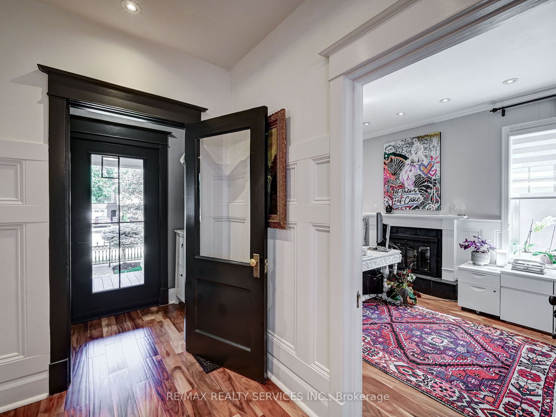 37 Elizabeth St S