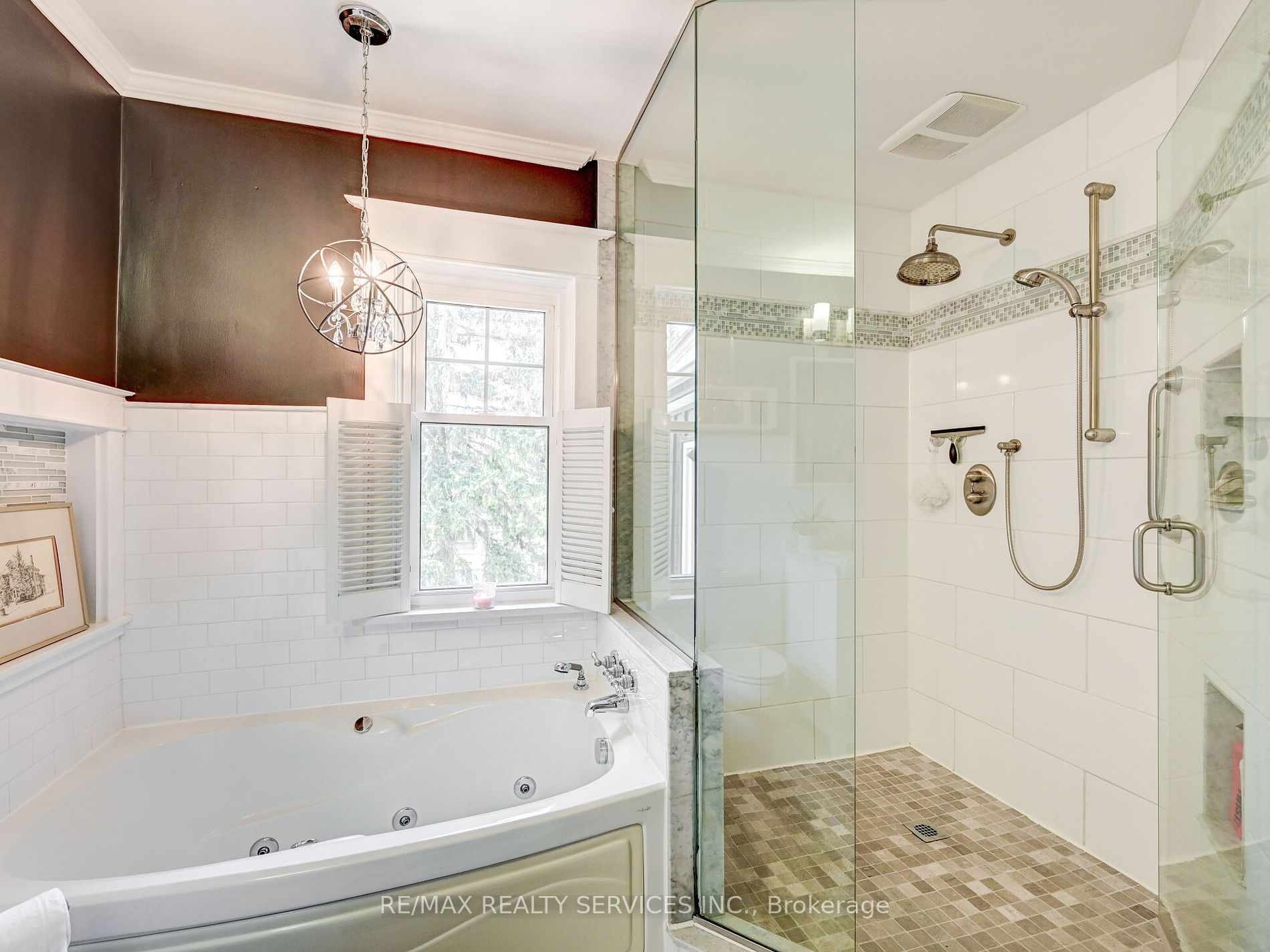 37 Elizabeth St S