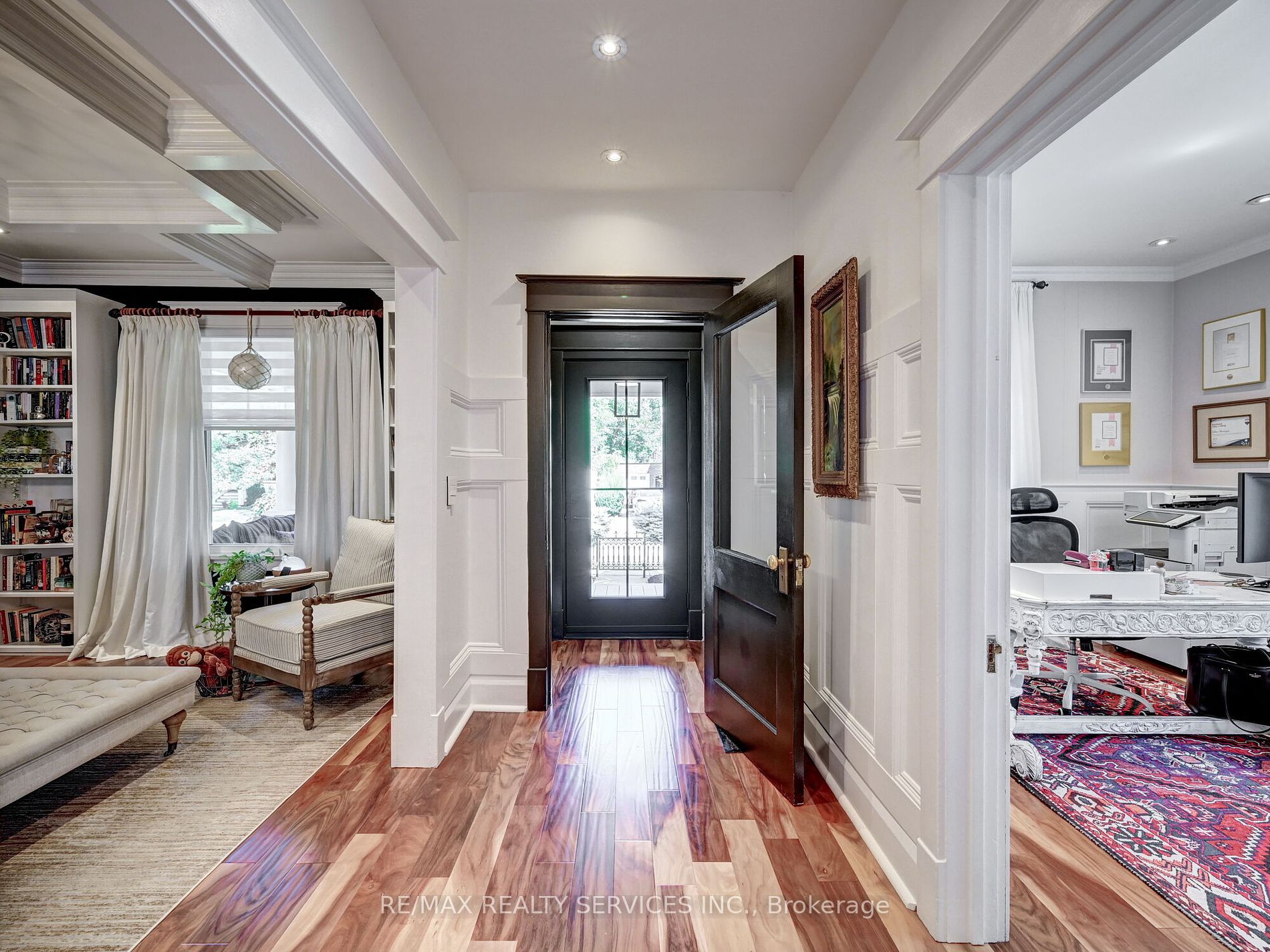 37 Elizabeth St S