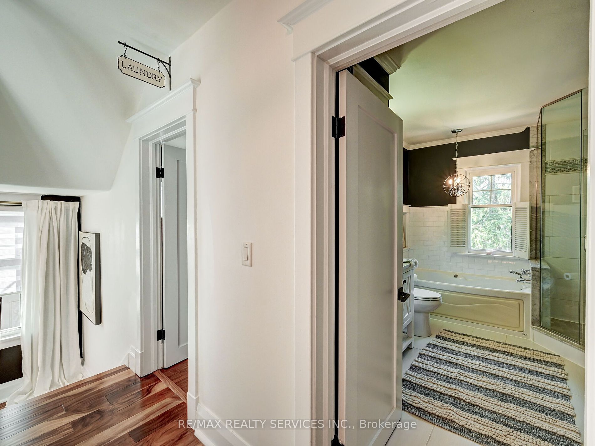 37 Elizabeth St S
