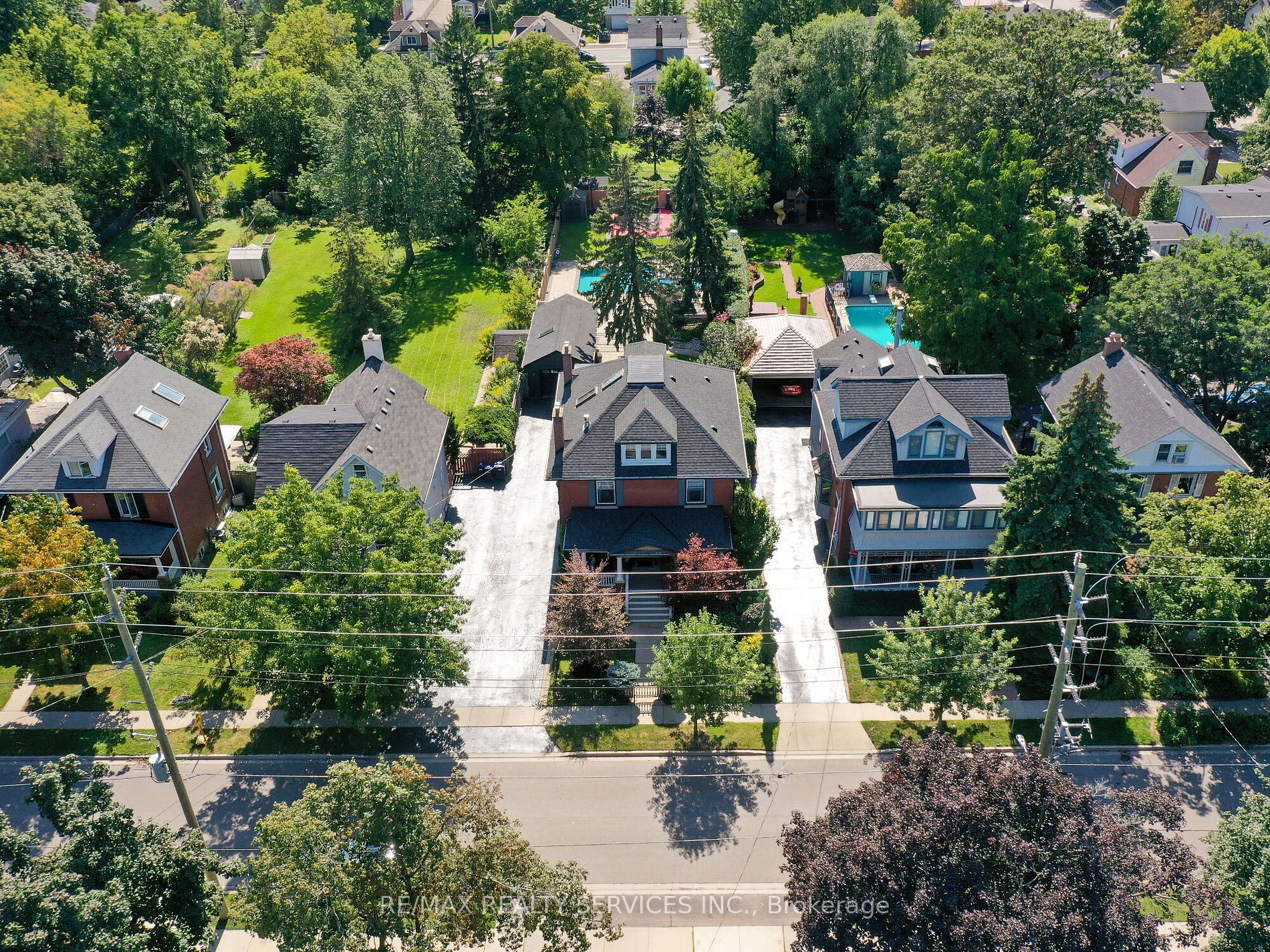 37 Elizabeth St S