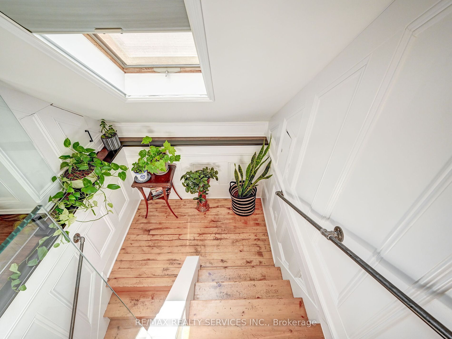 37 Elizabeth St S