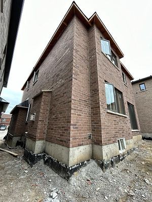 107 Walker Rd W