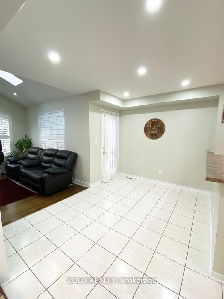 12 Dandelion Rd