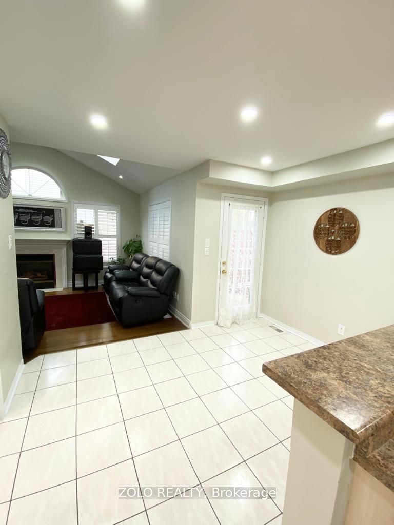 12 Dandelion Rd