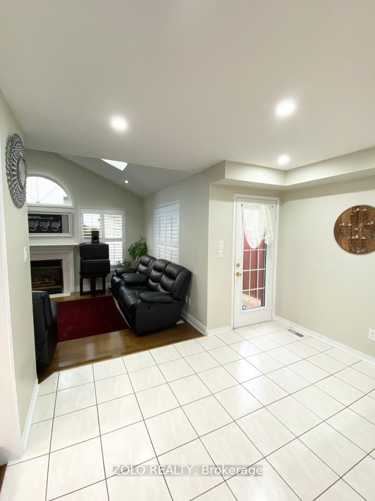 12 Dandelion Rd