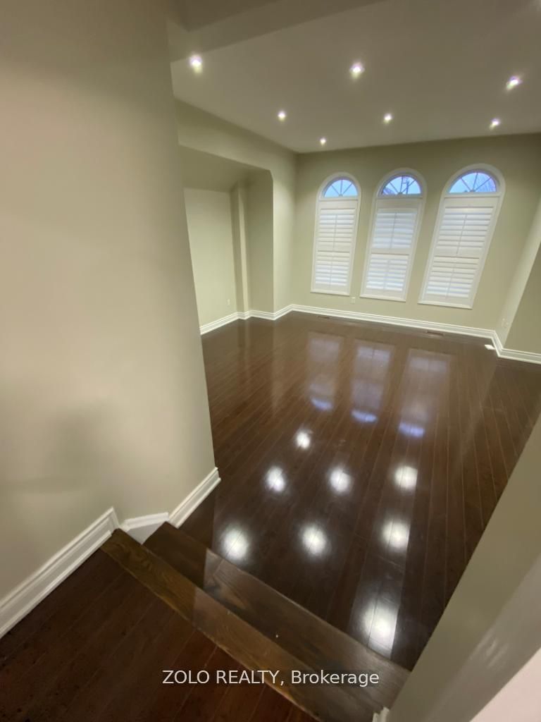 12 Dandelion Rd