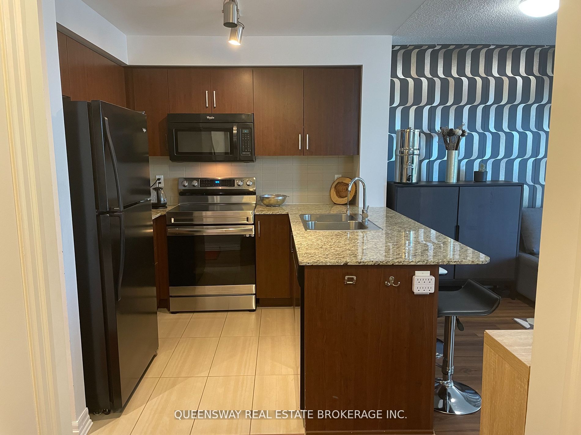 80 ESTHER LORRIE Drive W, #617