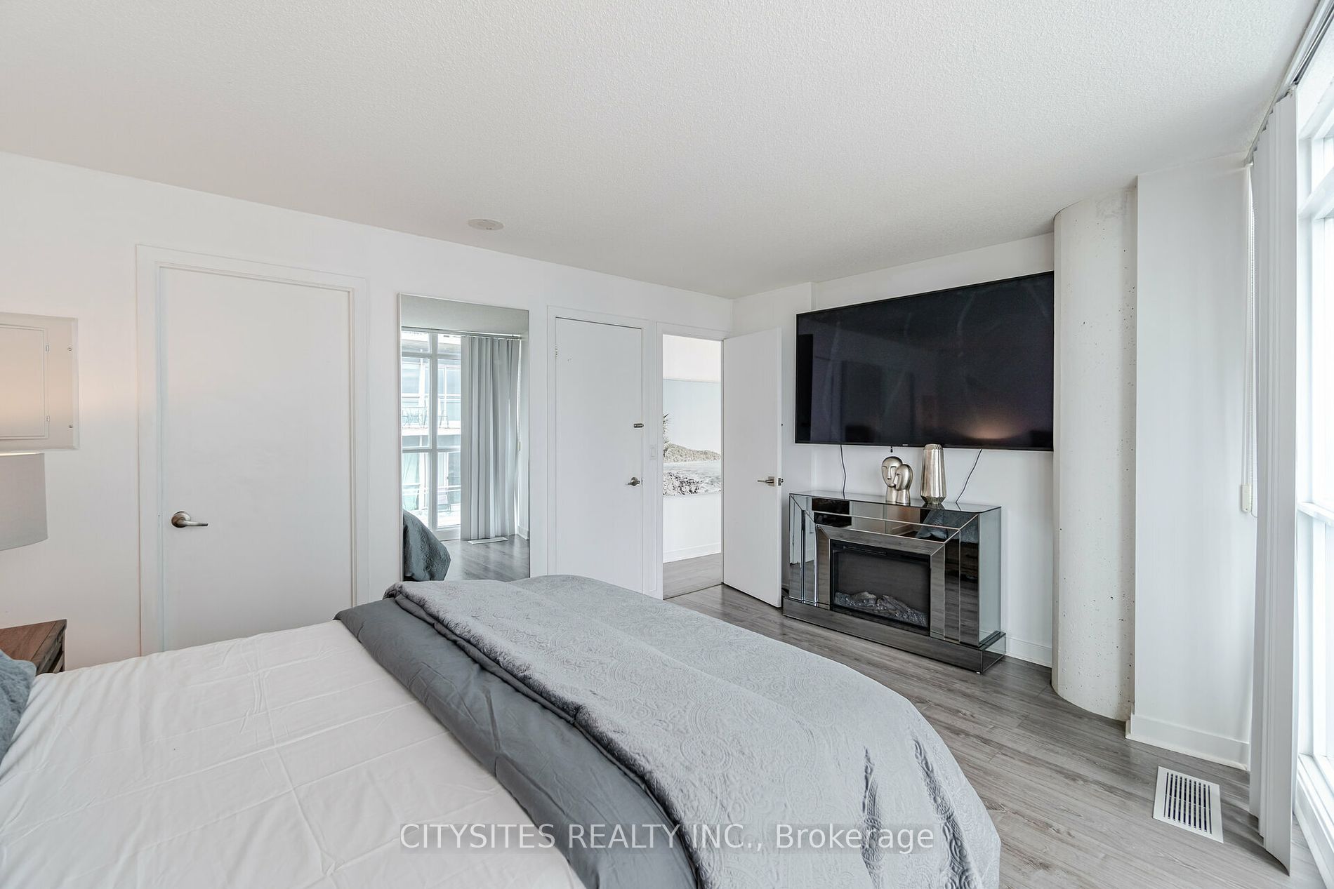 155 Legion Rd N, #Ph2913
