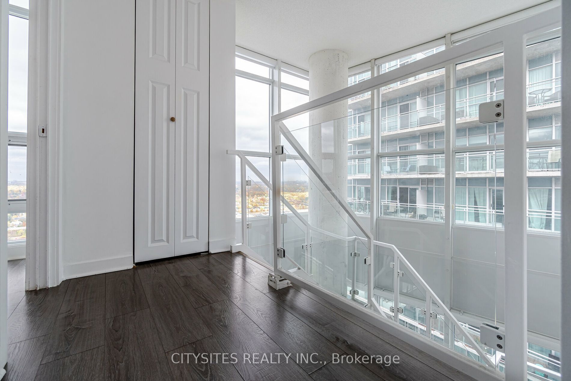 155 Legion Rd N, #Ph2913