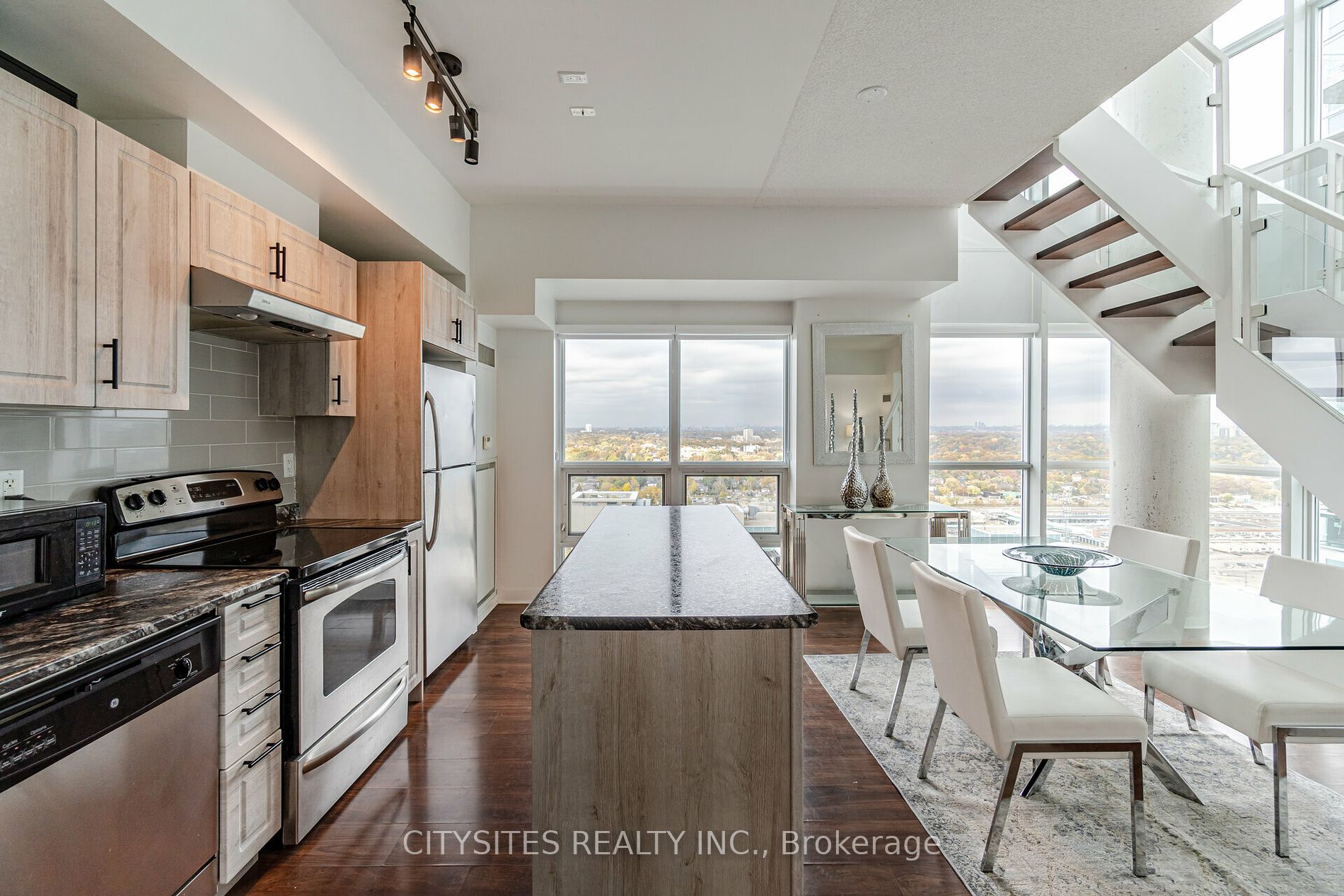 155 Legion Rd N, #Ph2913