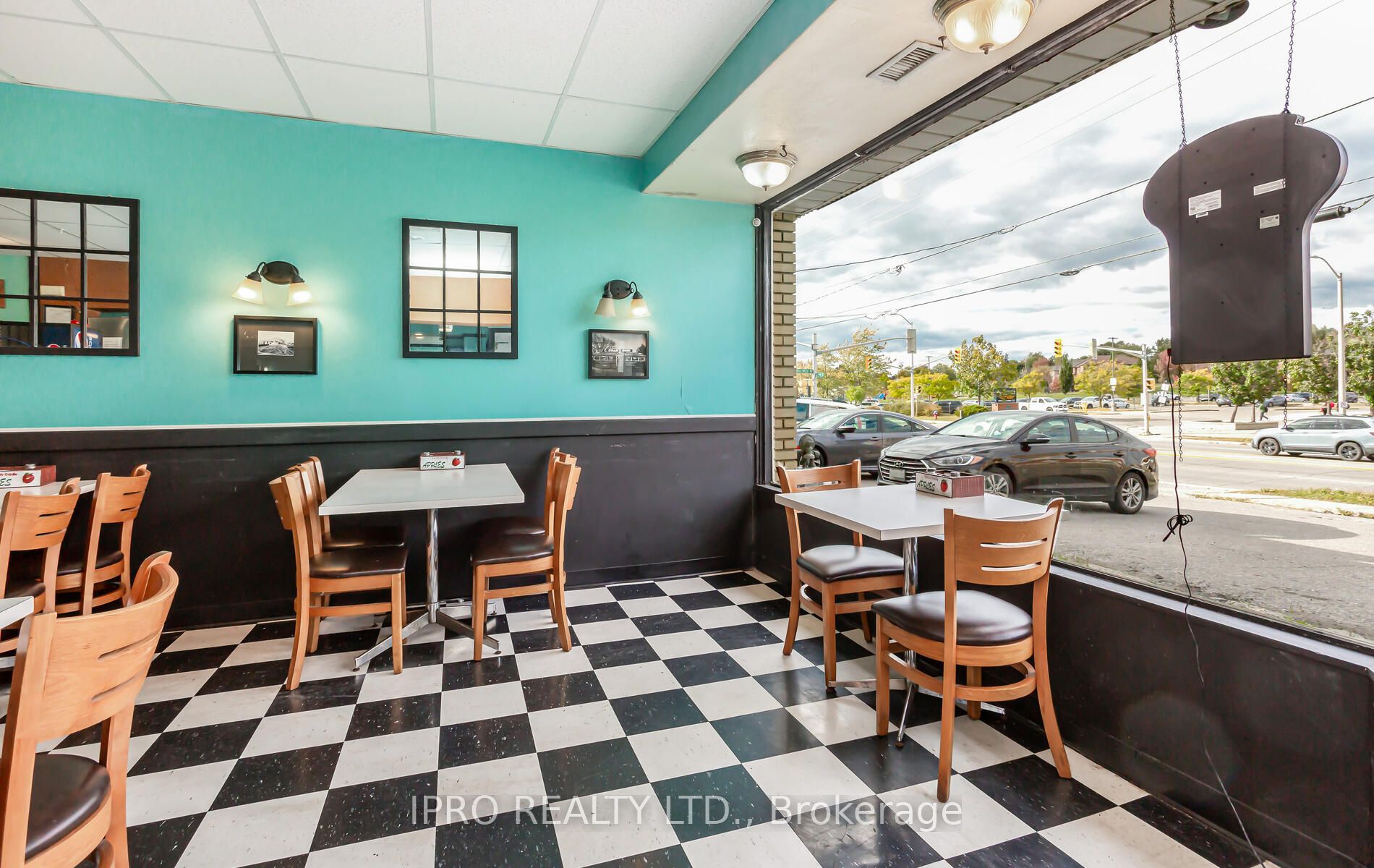 154 Guelph St S