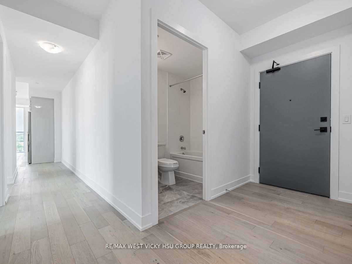 1063 Douglas Mccurdy Comm Circ, #1006