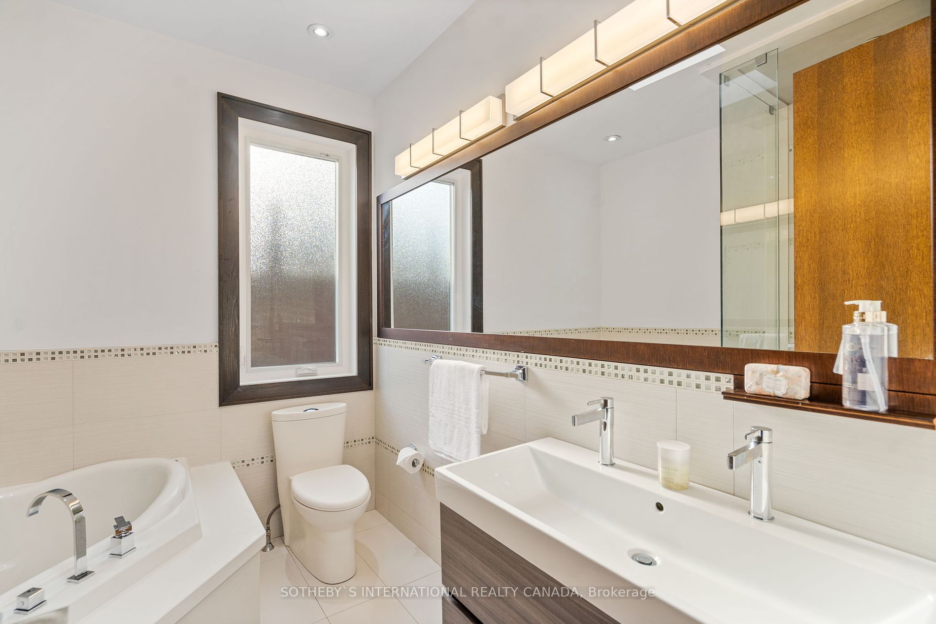 46 Ravenscrest Dr