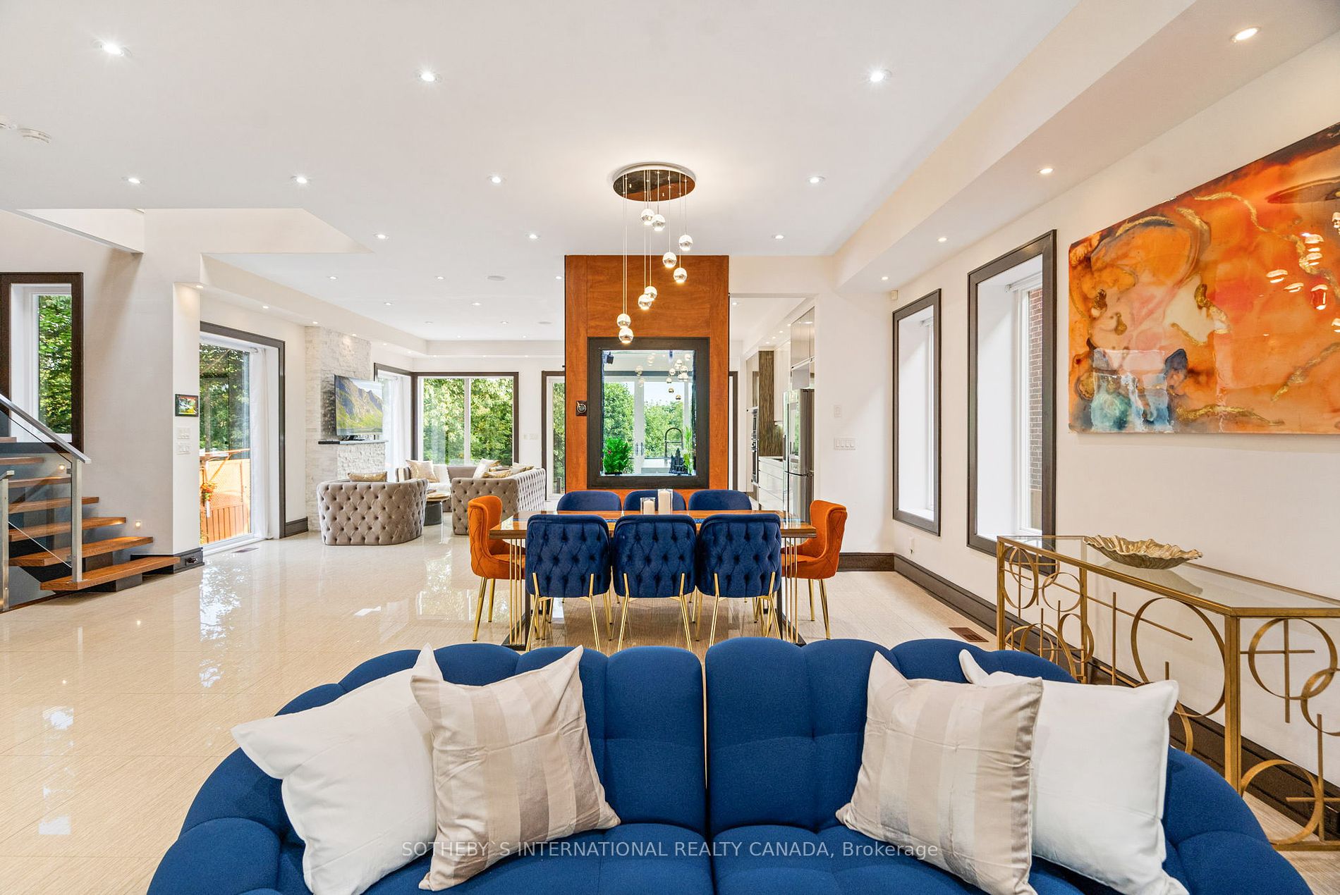 46 Ravenscrest Dr