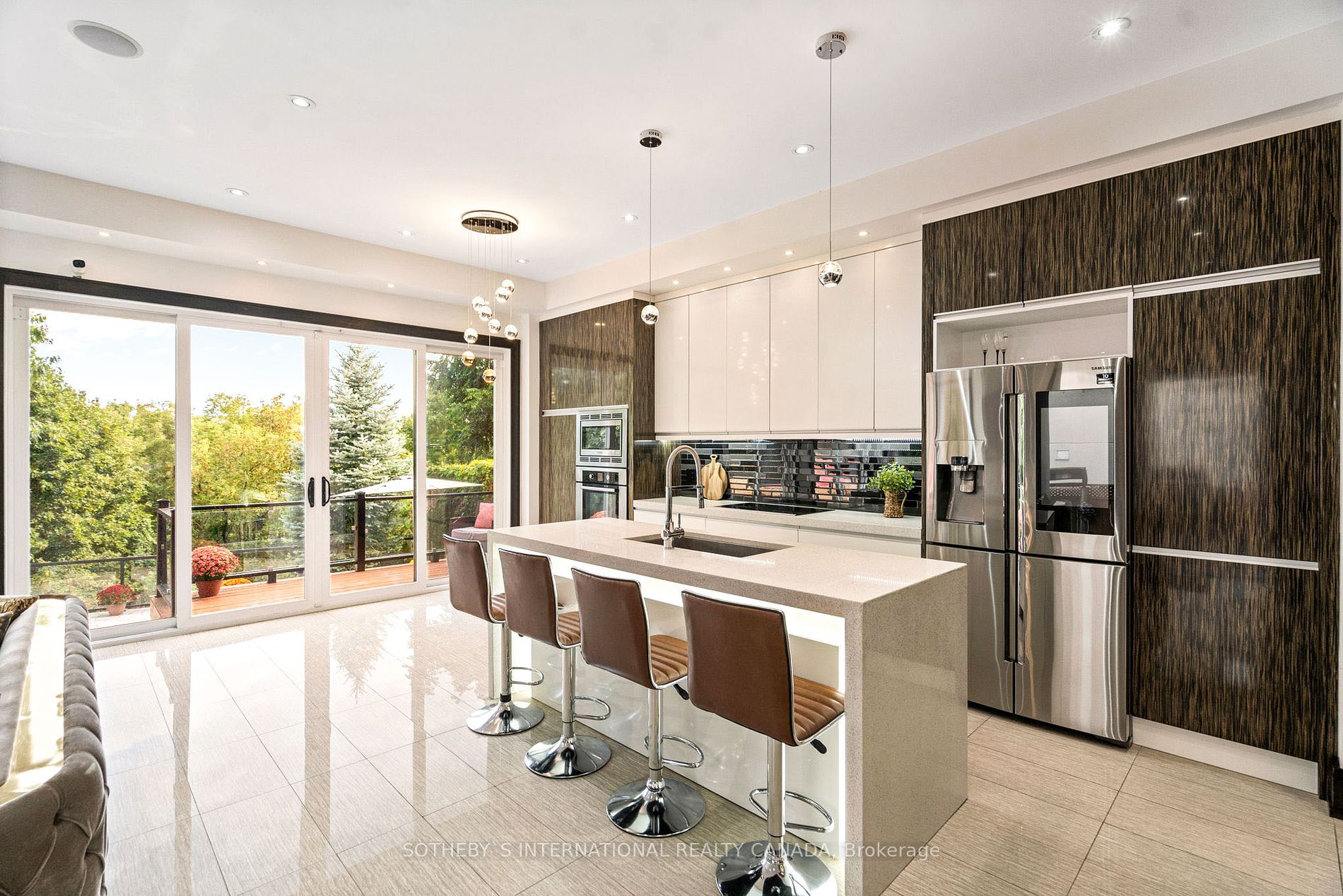 46 Ravenscrest Dr