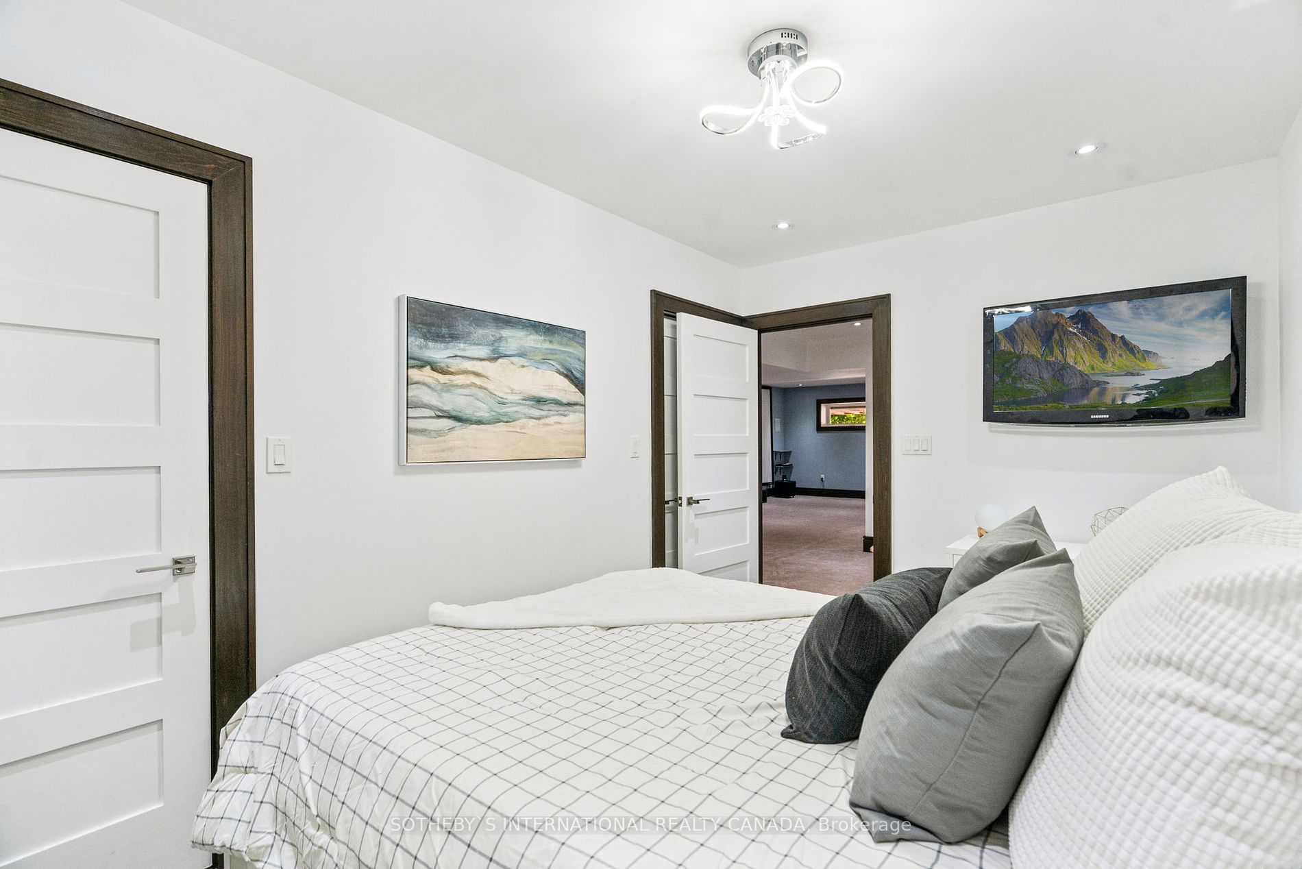 46 Ravenscrest Dr