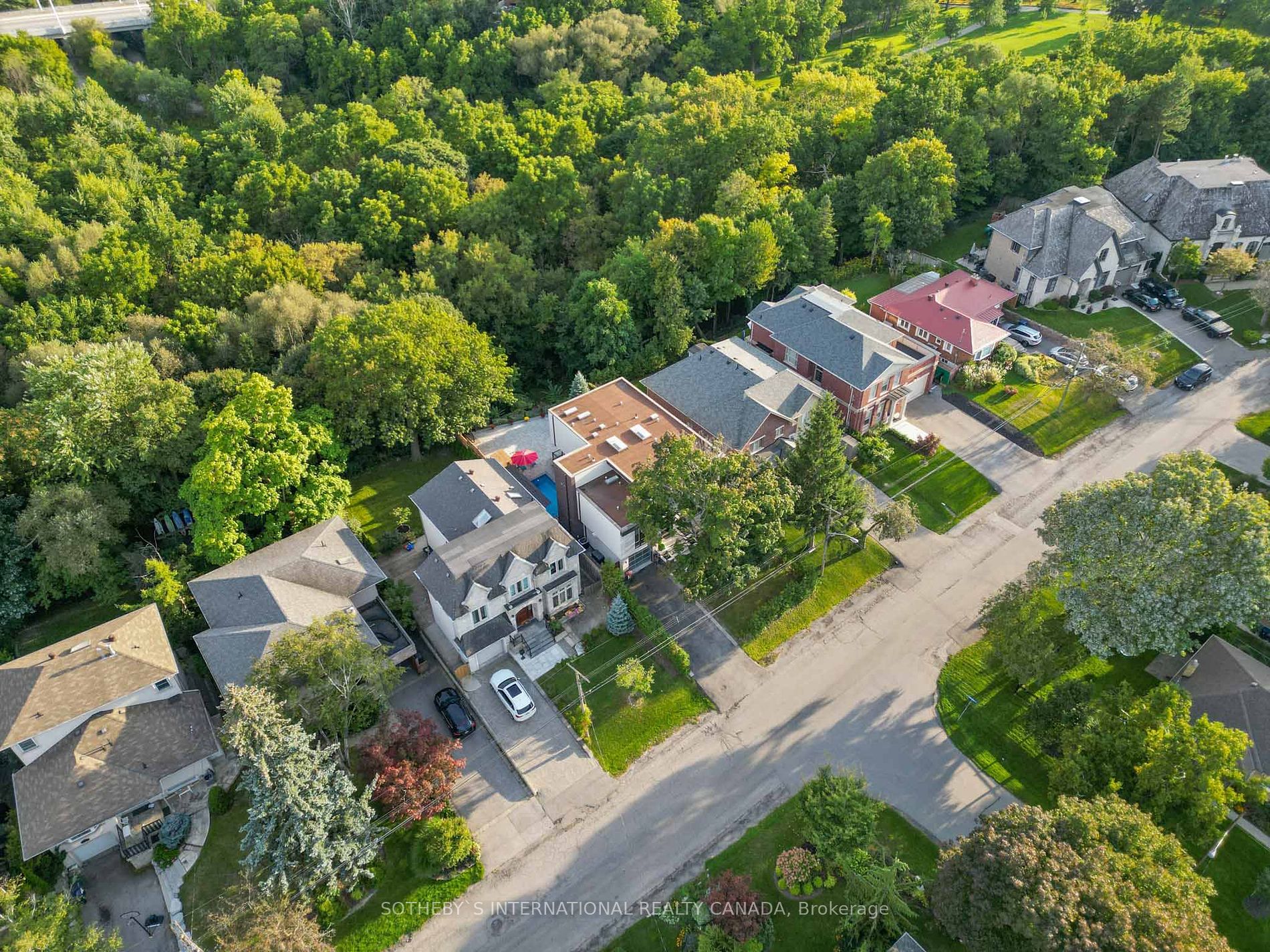 46 Ravenscrest Dr