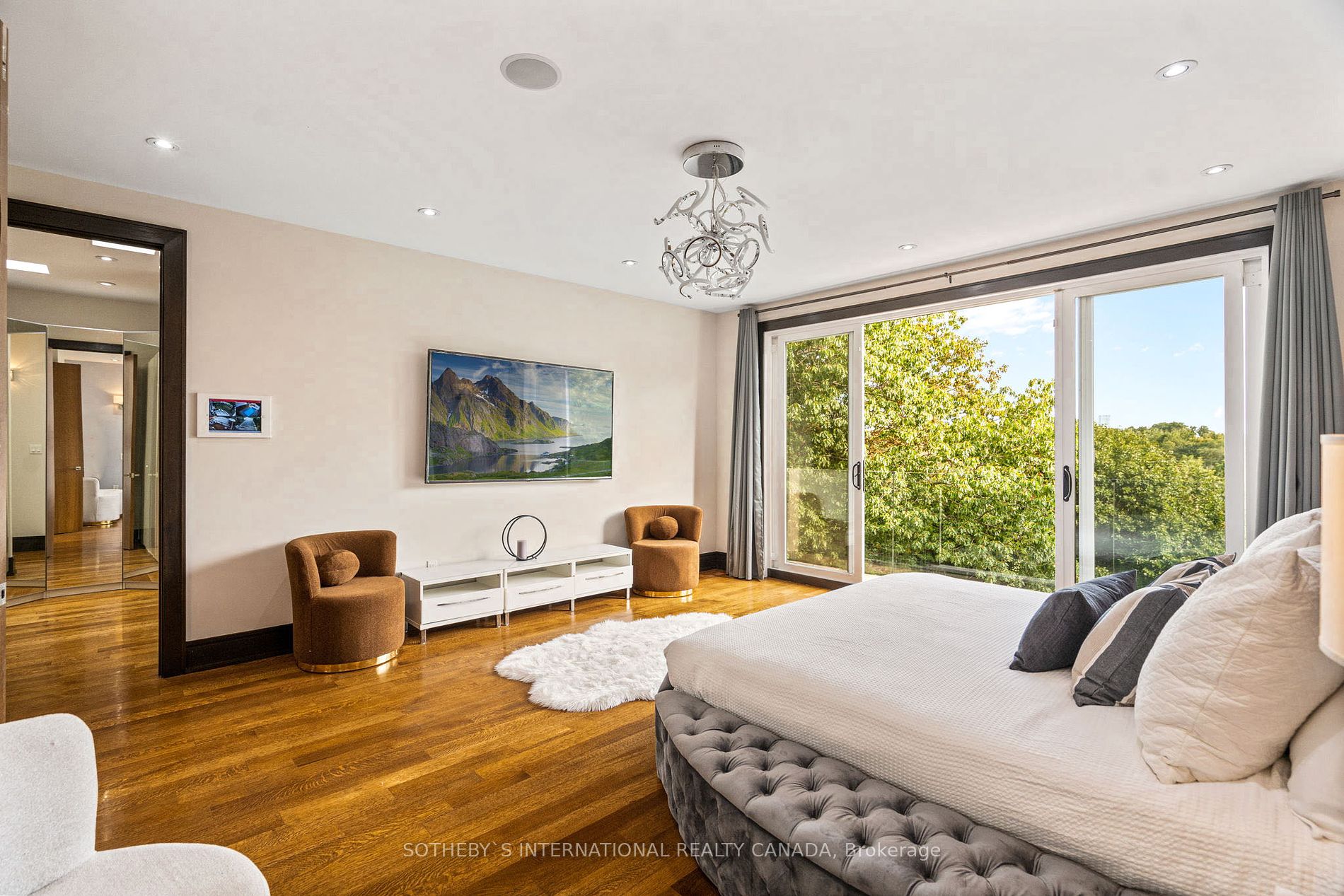 46 Ravenscrest Dr