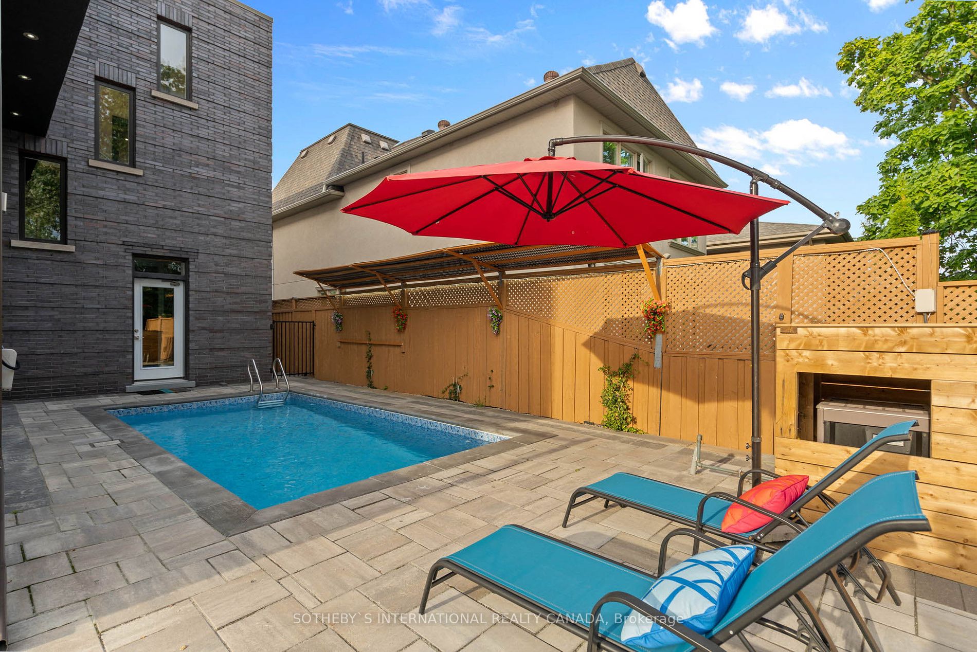 46 Ravenscrest Dr