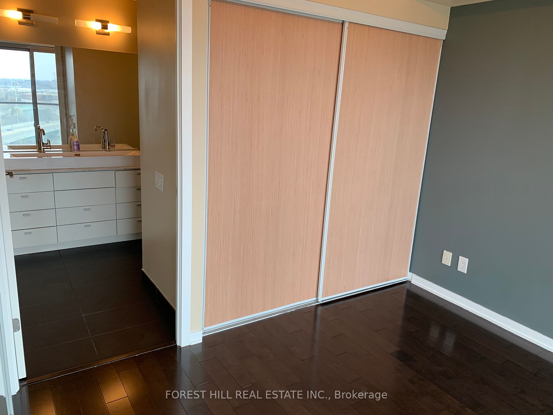105 The Queensway Avenue, #1305
