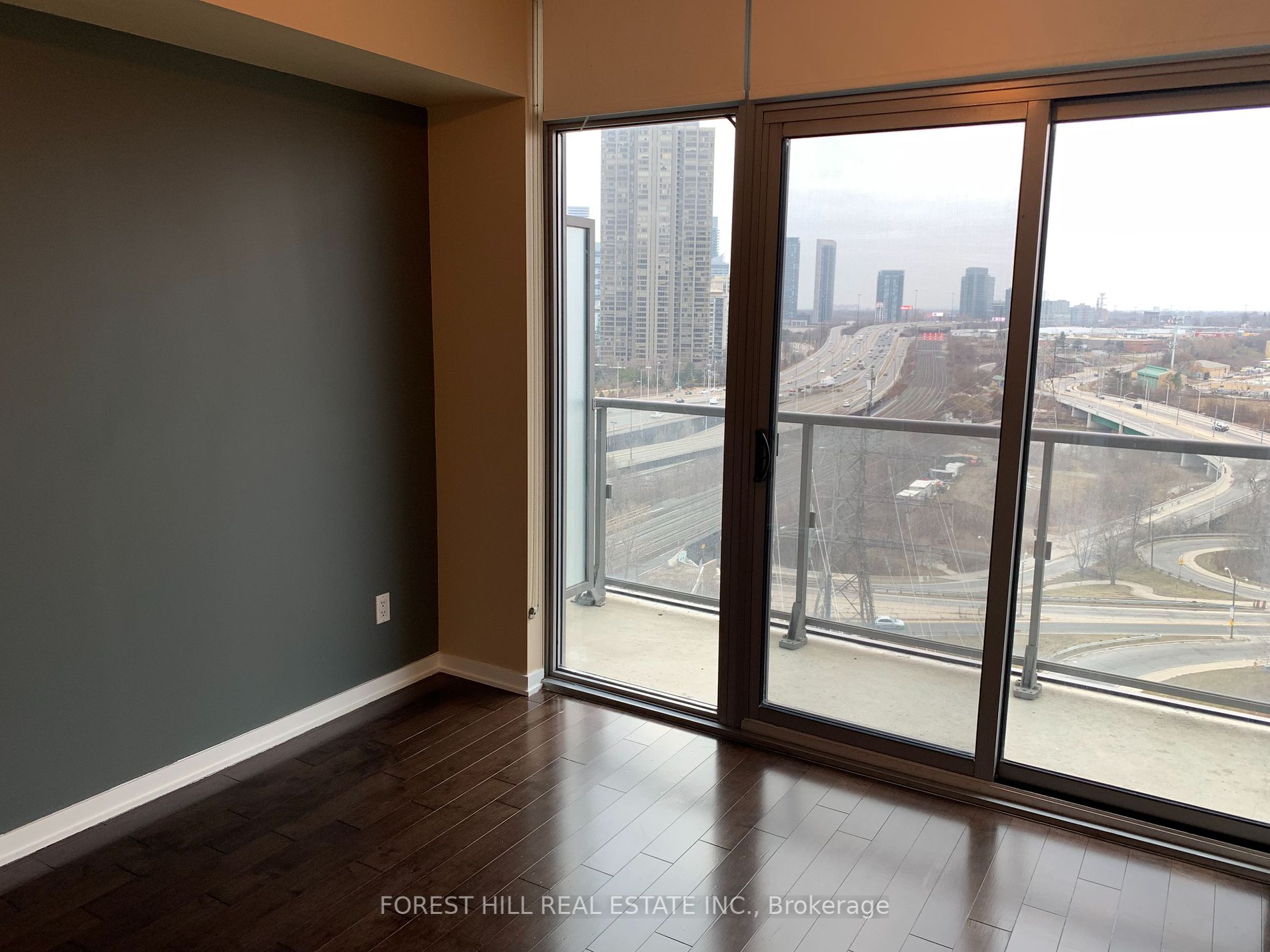 105 The Queensway Avenue, #1305