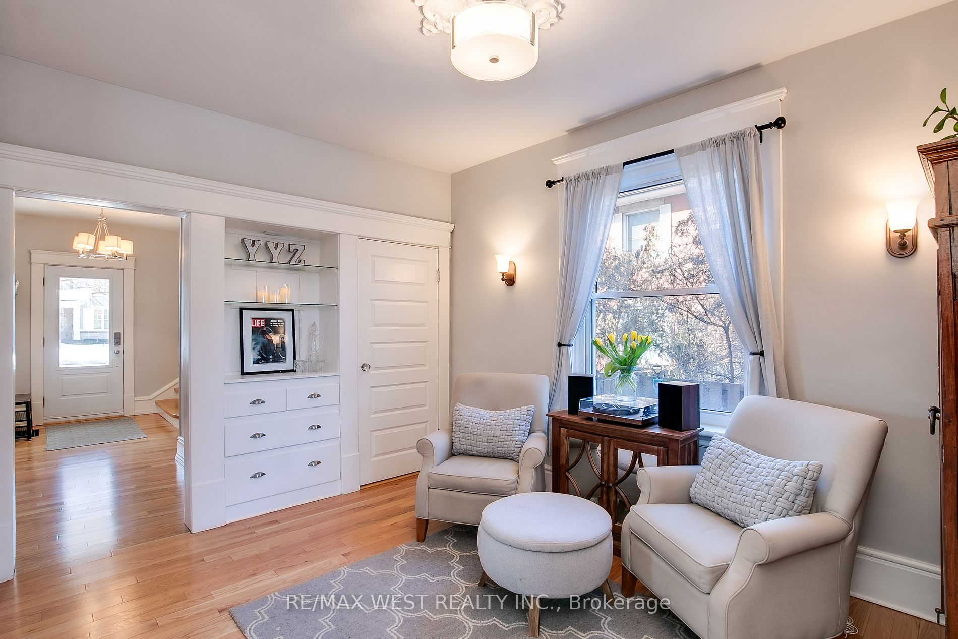 28 Charles St