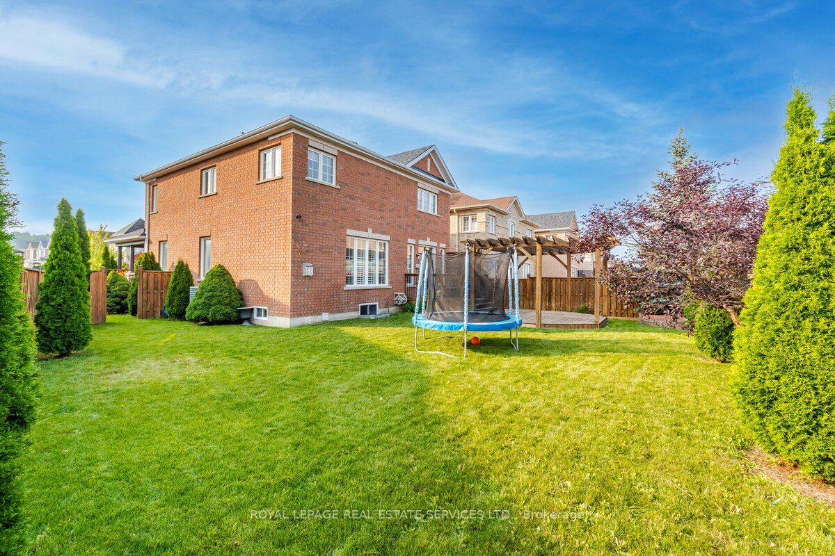 30 Messina Avenue