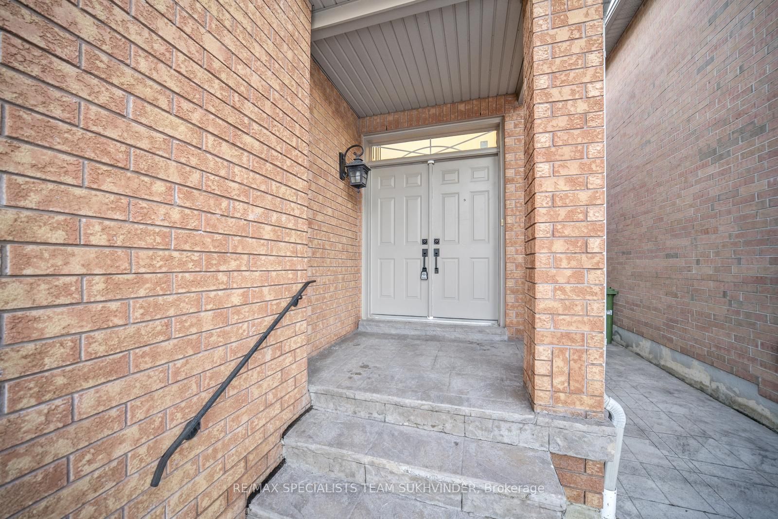 83 Emily Carr Crescent