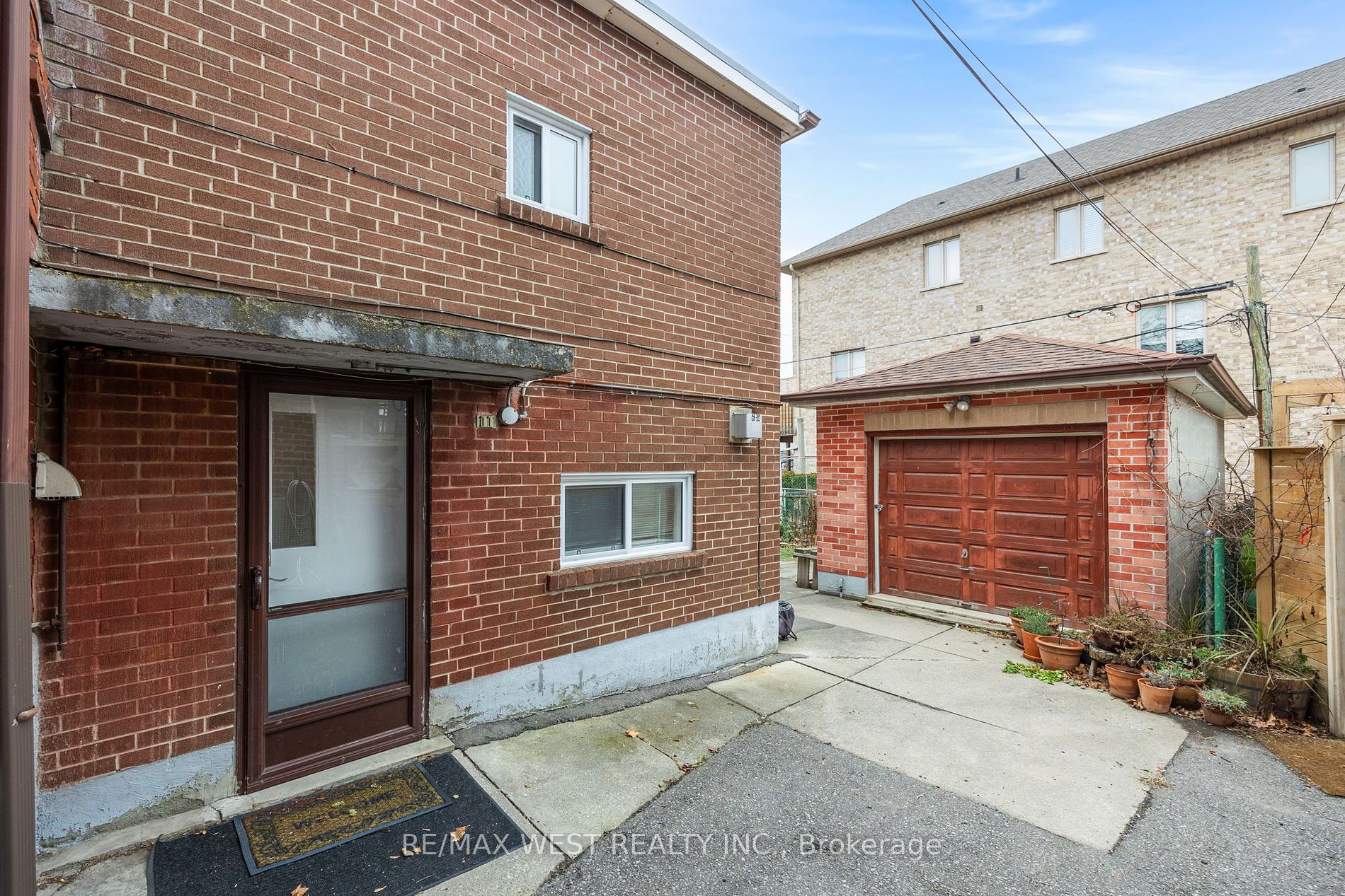 94 Rowntree Ave