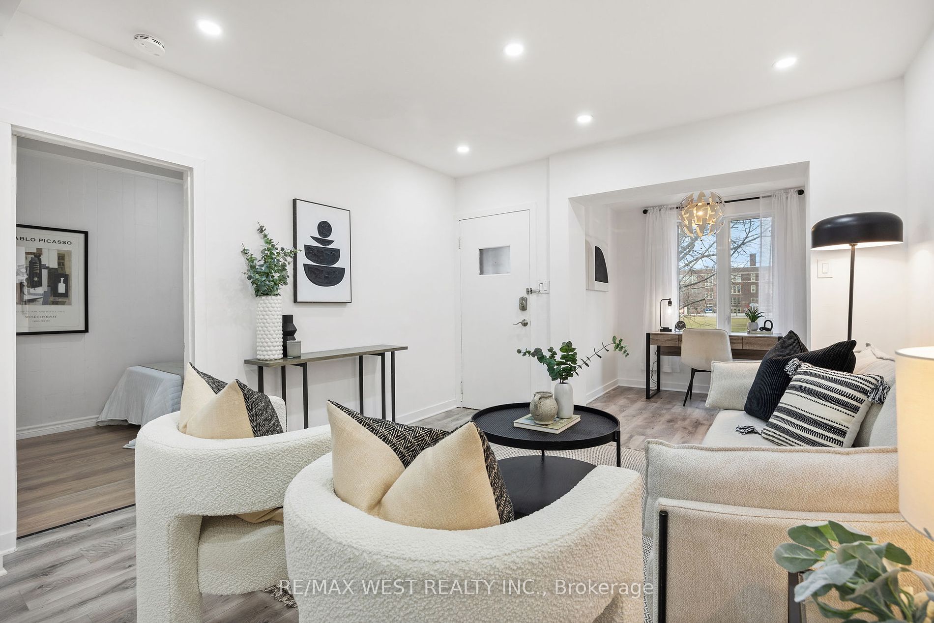 94 Rowntree Ave