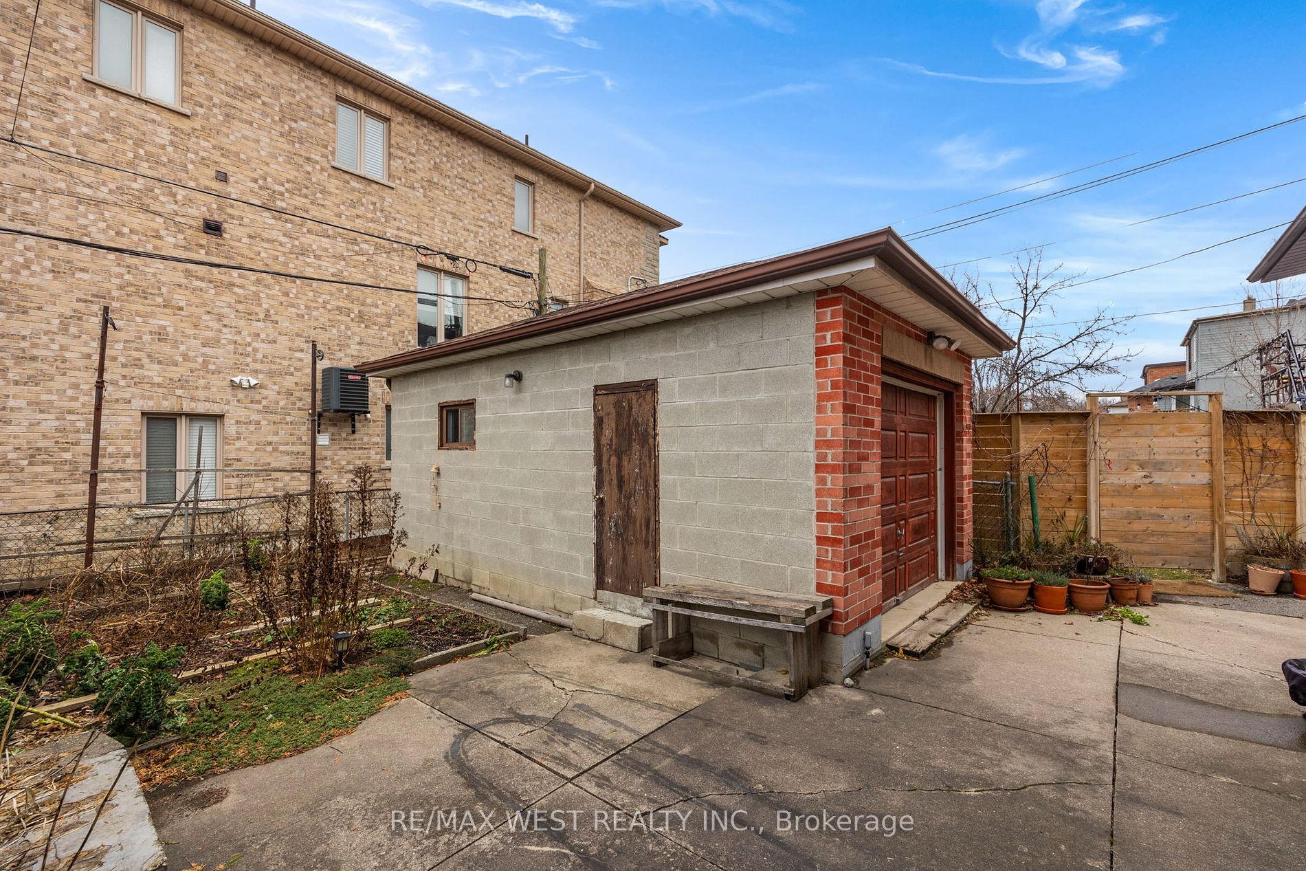 94 Rowntree Ave