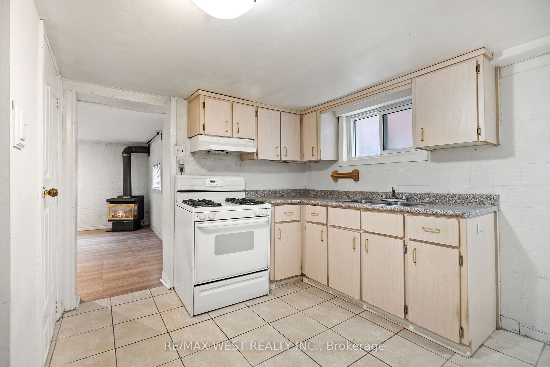 94 Rowntree Ave