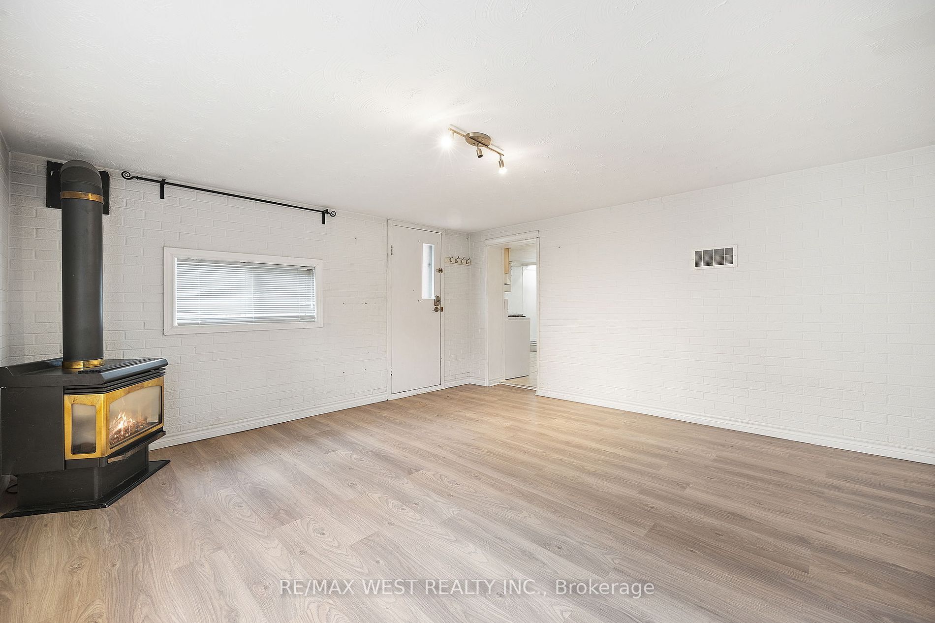 94 Rowntree Ave