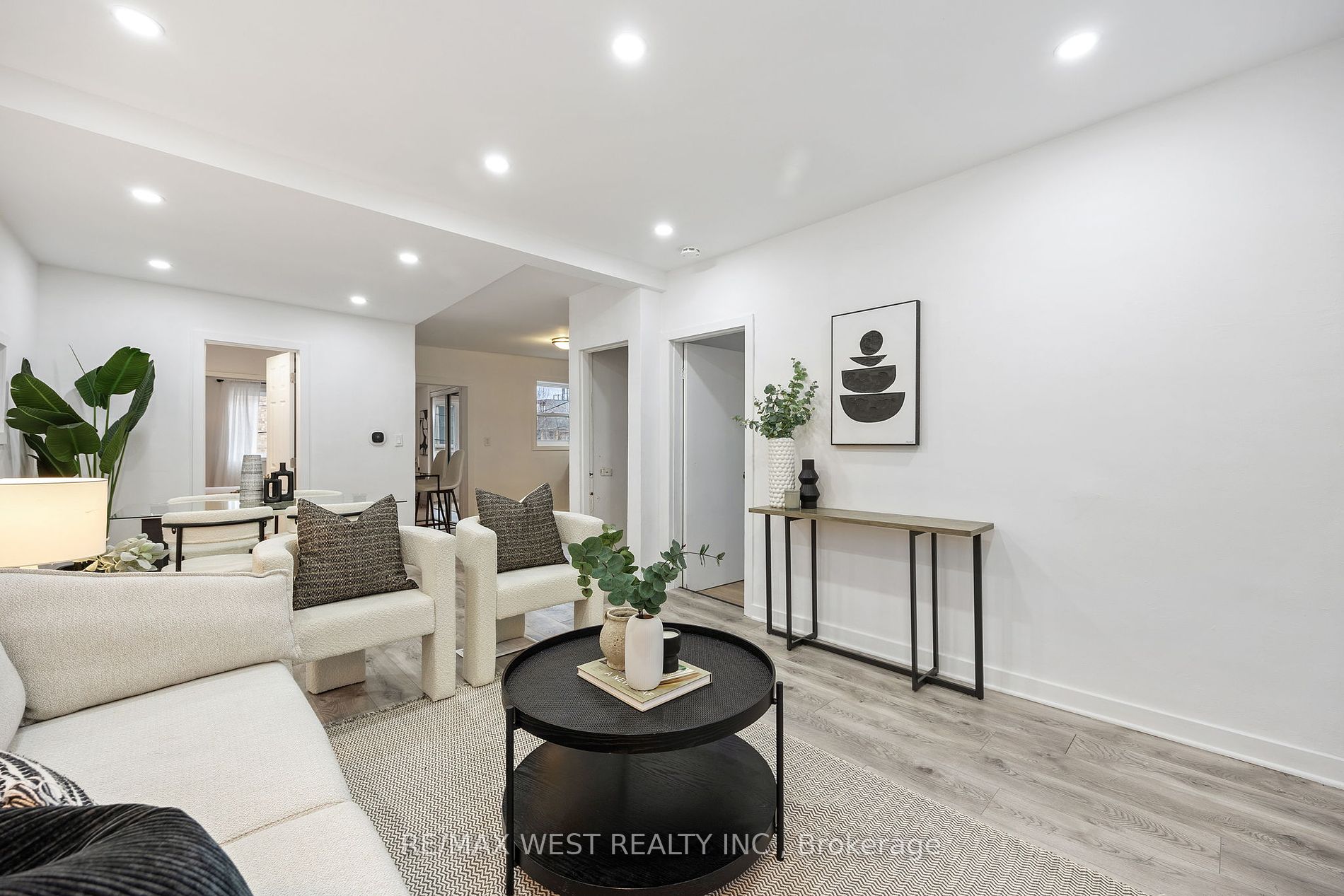 94 Rowntree Ave