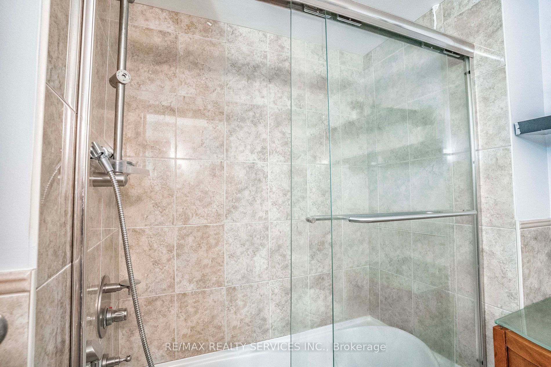 3452 Cherrington Crescent