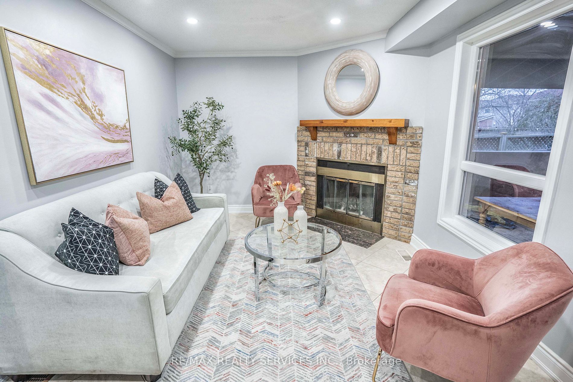 3452 Cherrington Crescent