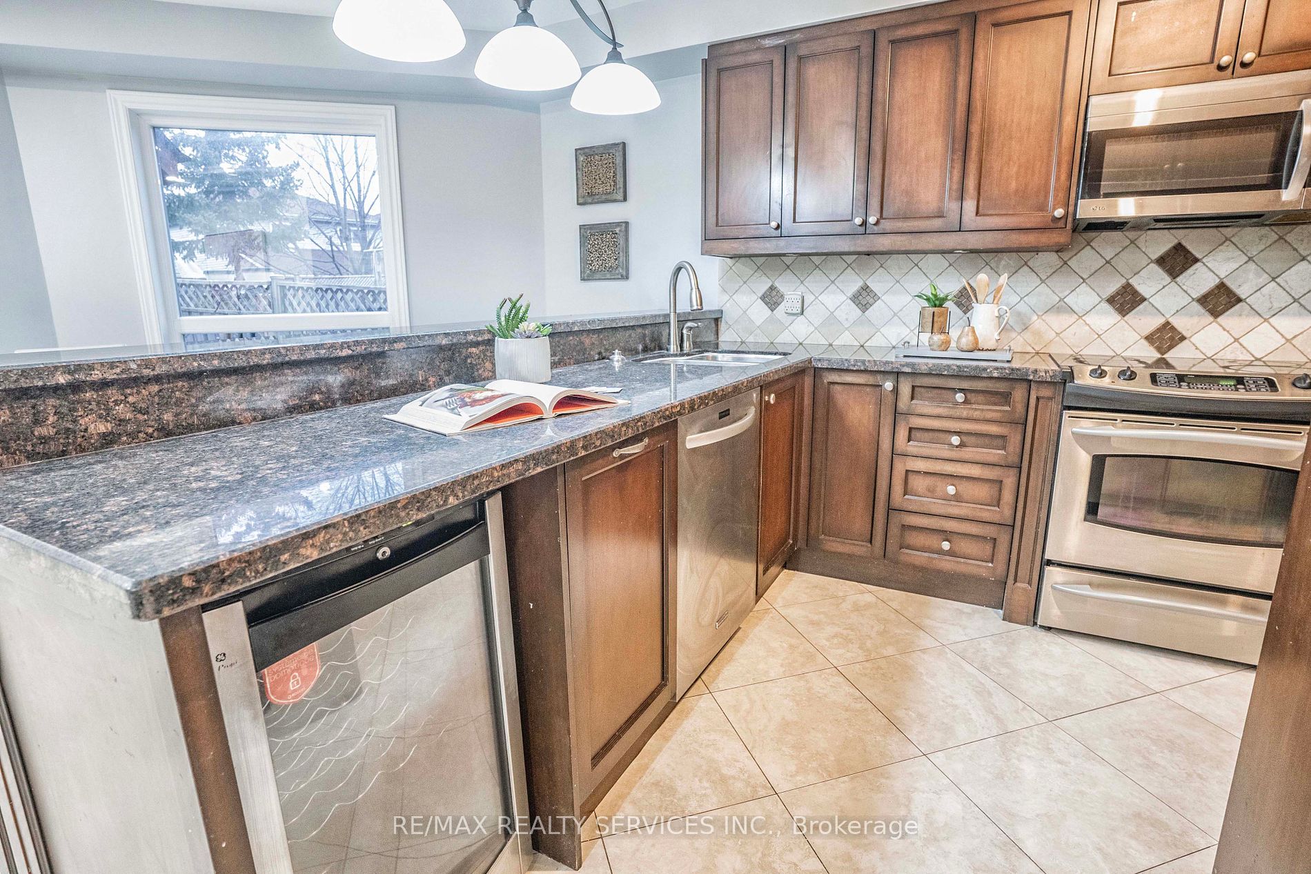 3452 Cherrington Crescent