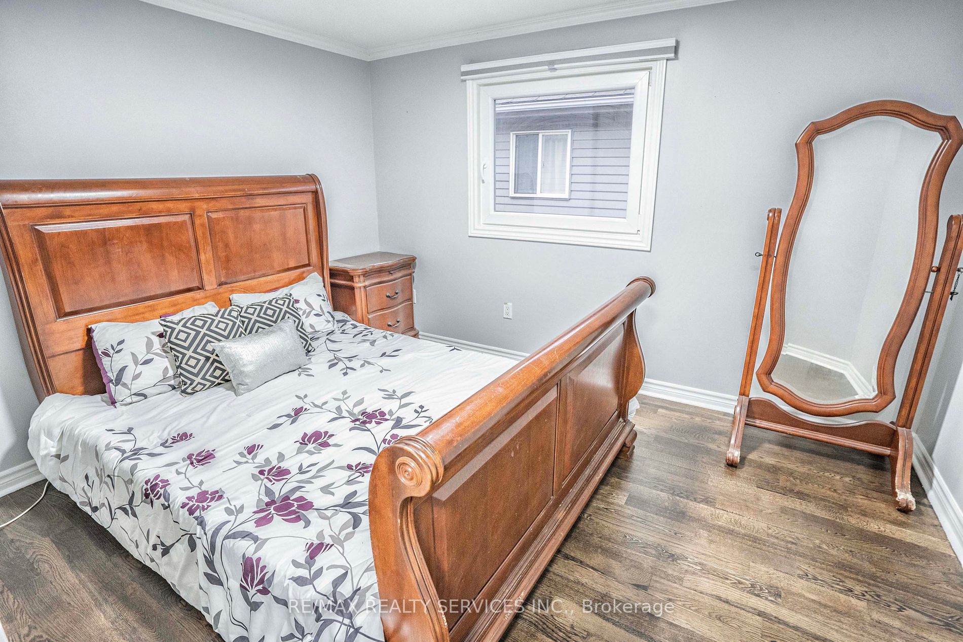 3452 Cherrington Crescent