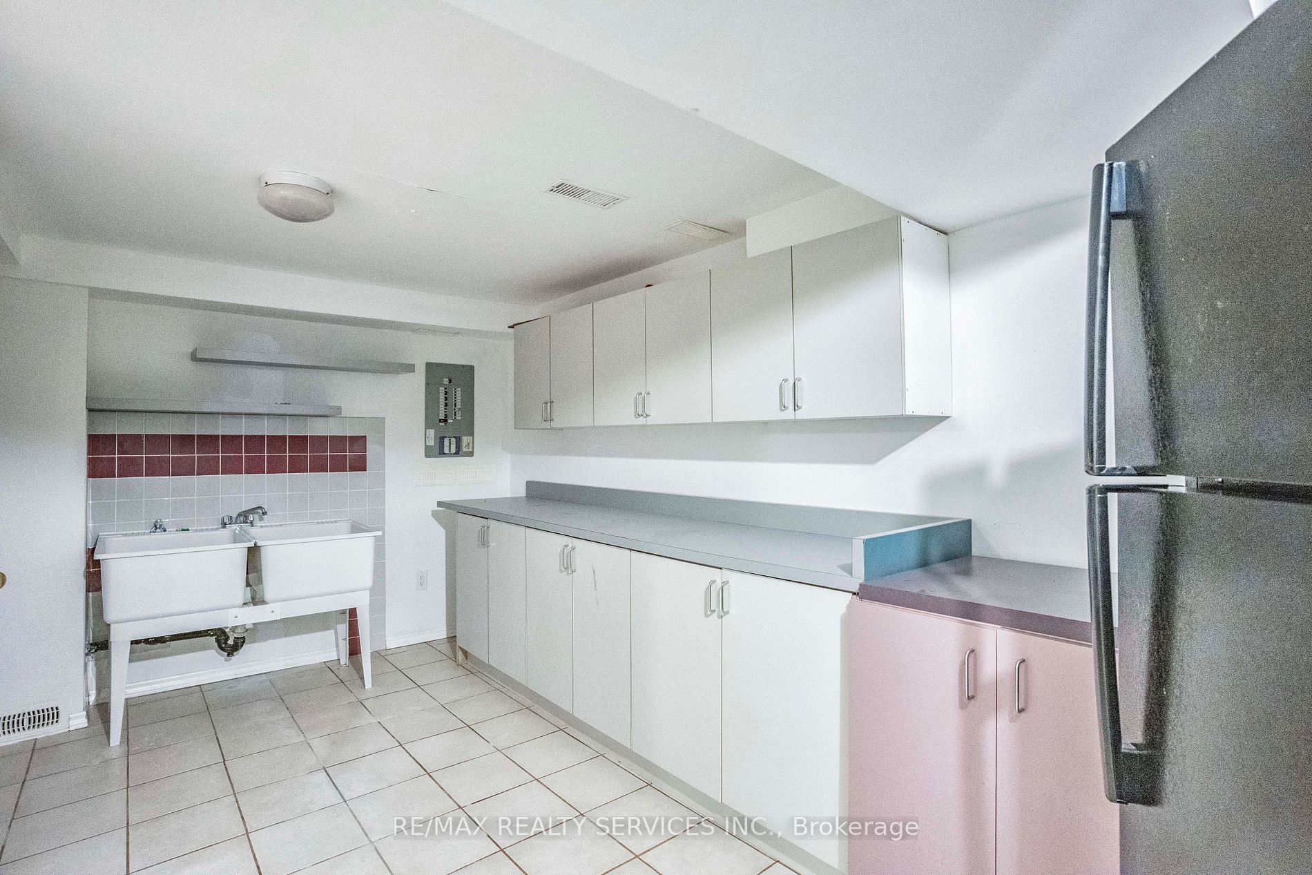 3452 Cherrington Crescent
