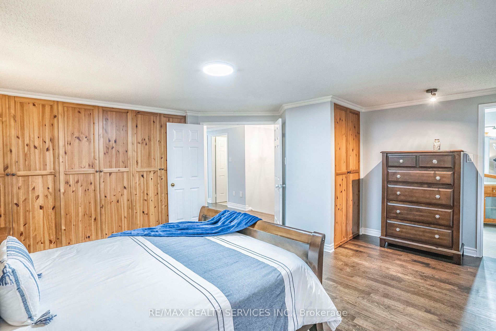 3452 Cherrington Crescent