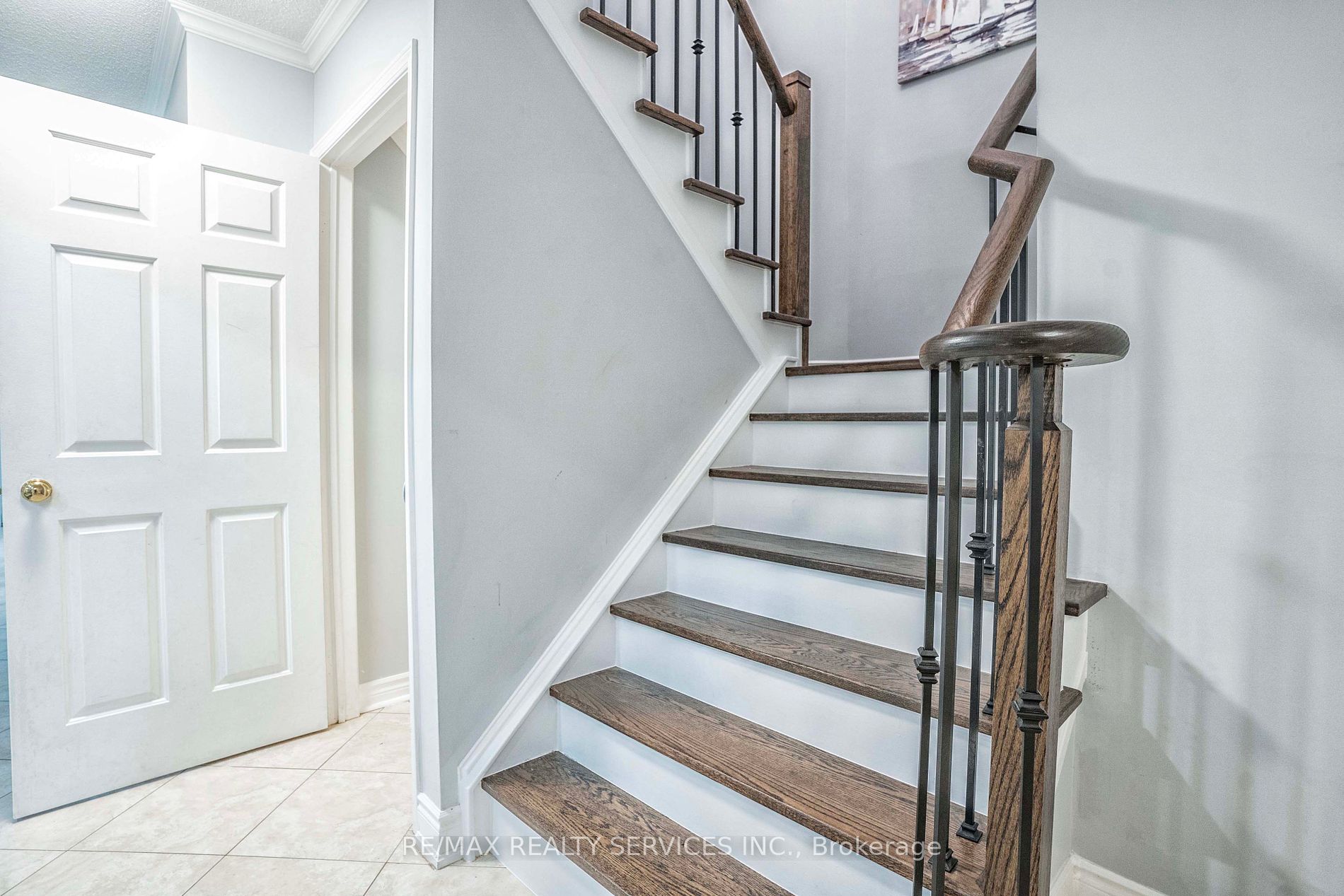 3452 Cherrington Crescent