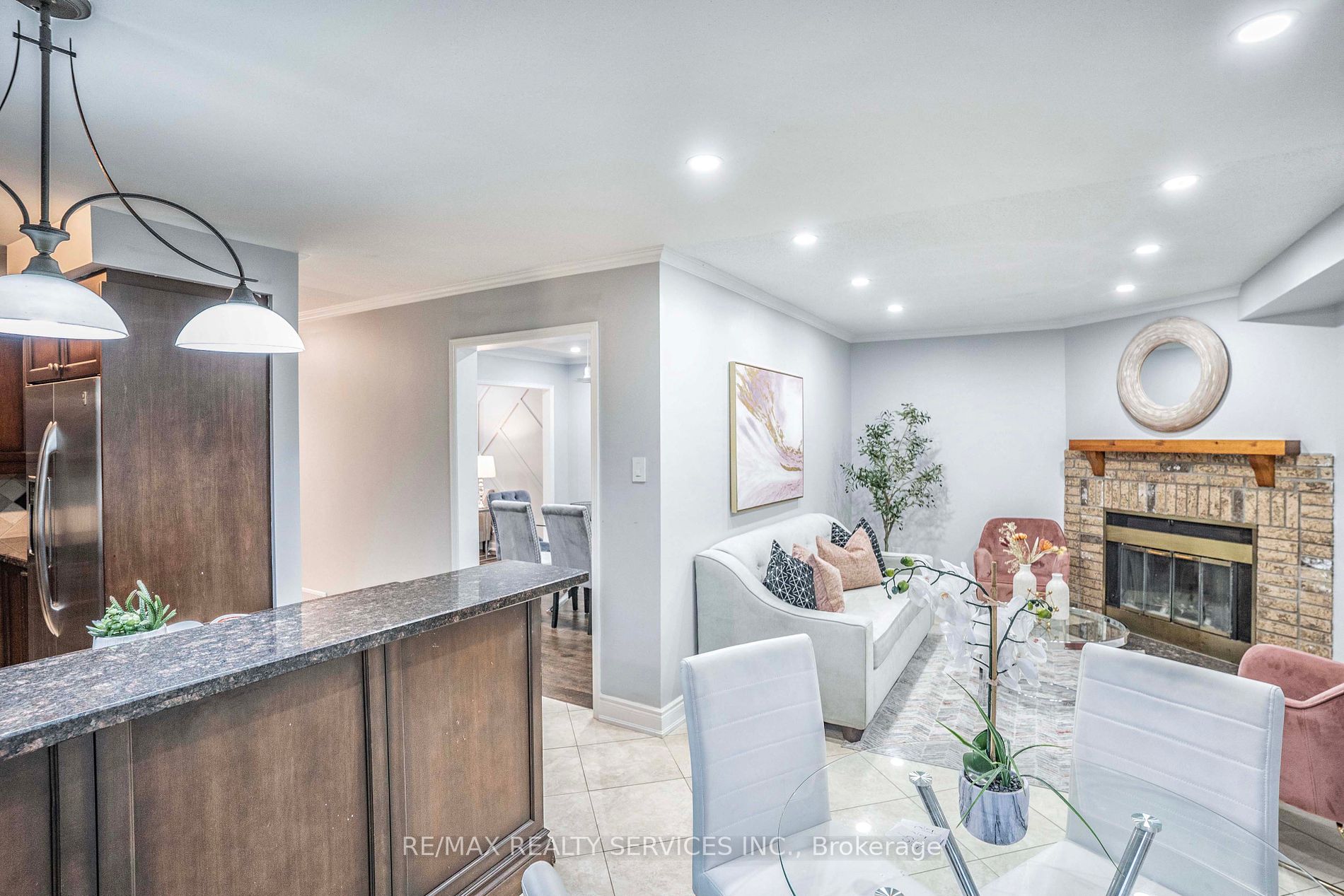 3452 Cherrington Crescent